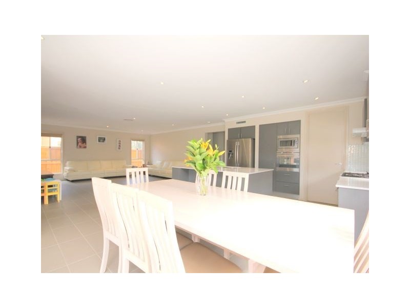 22 Fairway Close, Moorebank NSW 2170