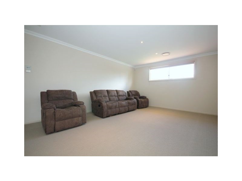 22 Fairway Close, Moorebank NSW 2170