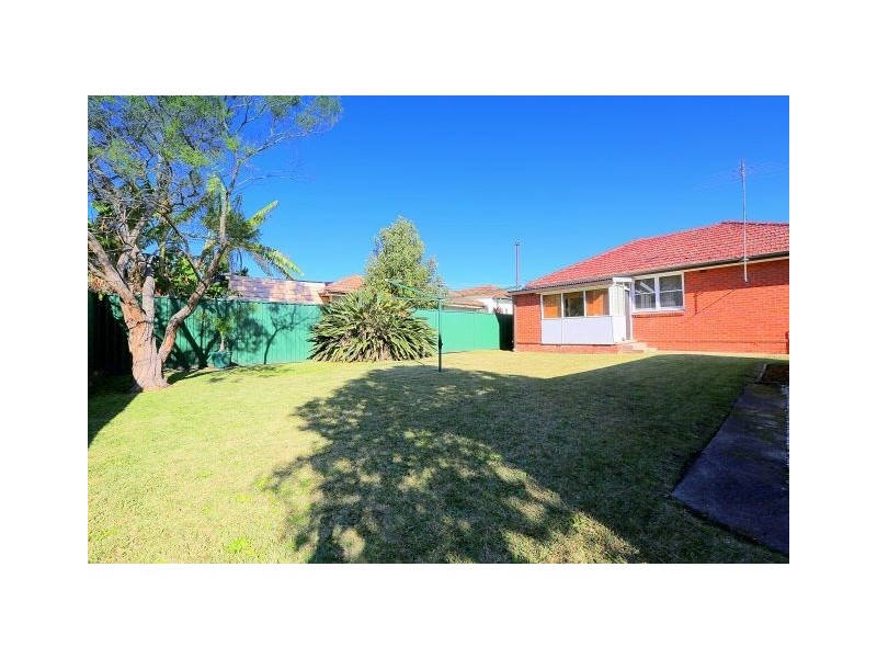 11 McCrossin Avenue, Birrong NSW 2143