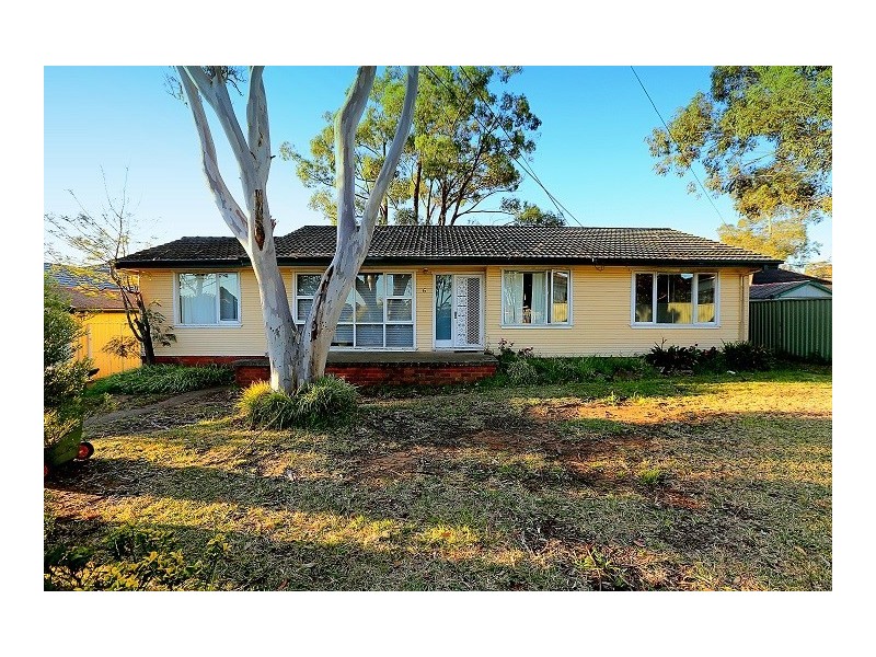 6 Erica Crescent, Georges Hall NSW 2198