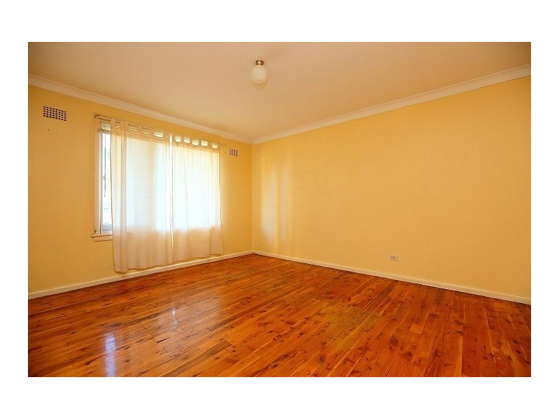 6 Erica Crescent, Georges Hall NSW 2198