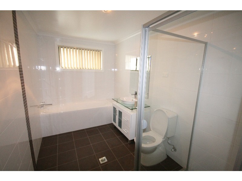 2/74 Napoleon Road, Greenacre NSW 2190