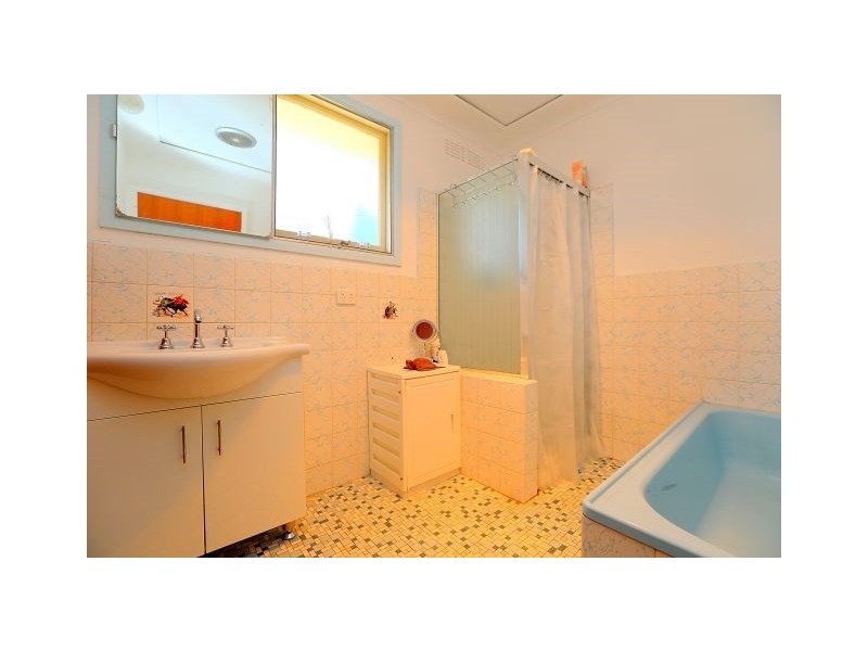 6 Wendy Avenue, Georges Hall NSW 2198