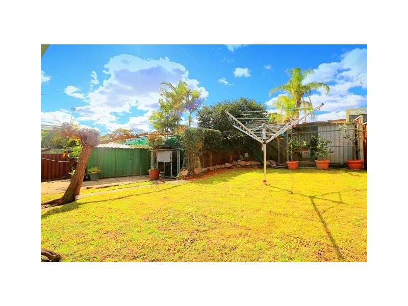 6 Wendy Avenue, Georges Hall NSW 2198