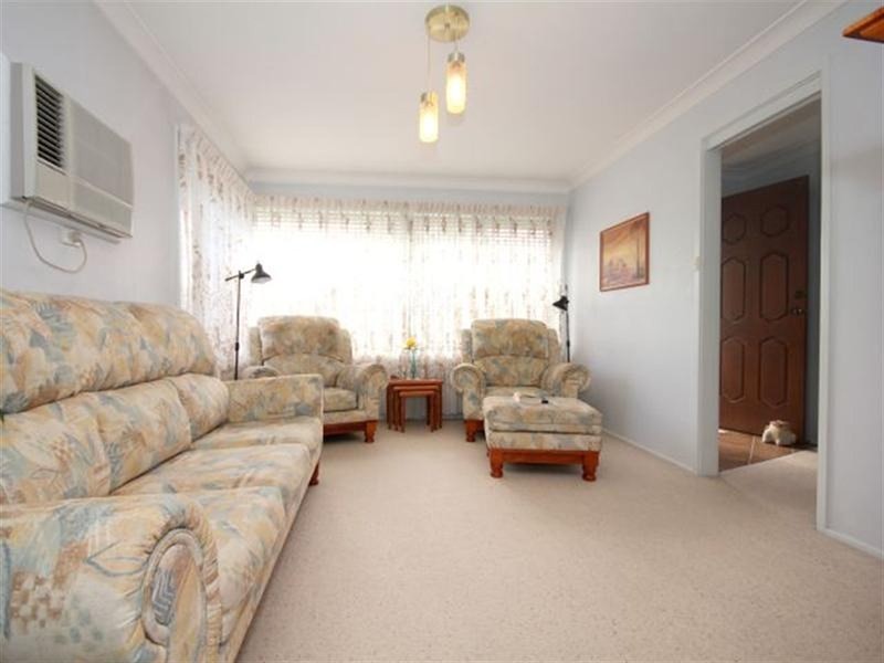 8 Lurnea Avenue, Georges Hall NSW 2198