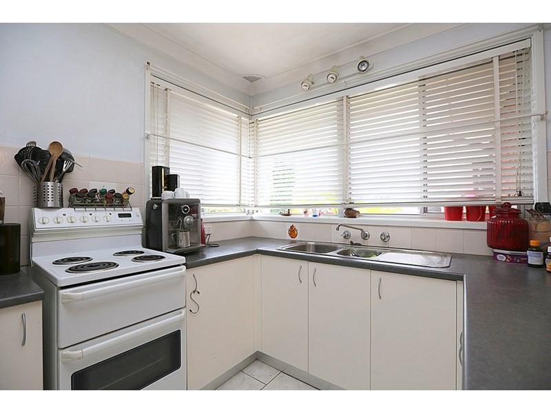 8 Lurnea Avenue, Georges Hall NSW 2198