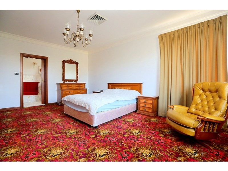 15 Saric Avenue, Georges Hall NSW 2198