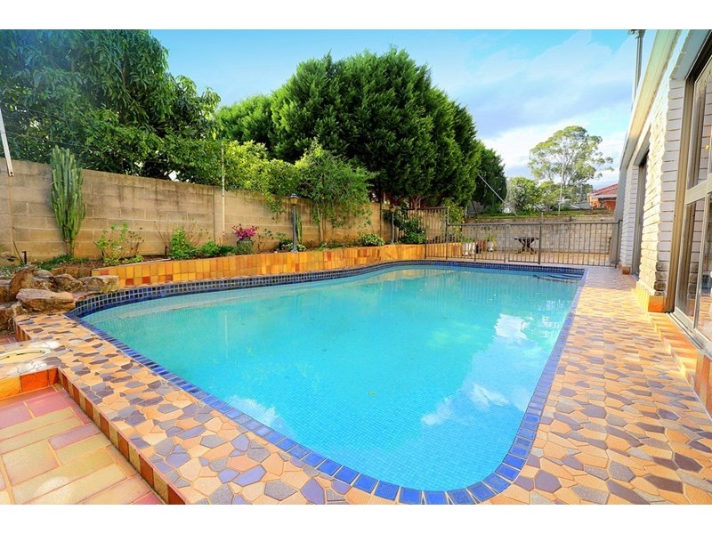 15 Saric Avenue, Georges Hall NSW 2198