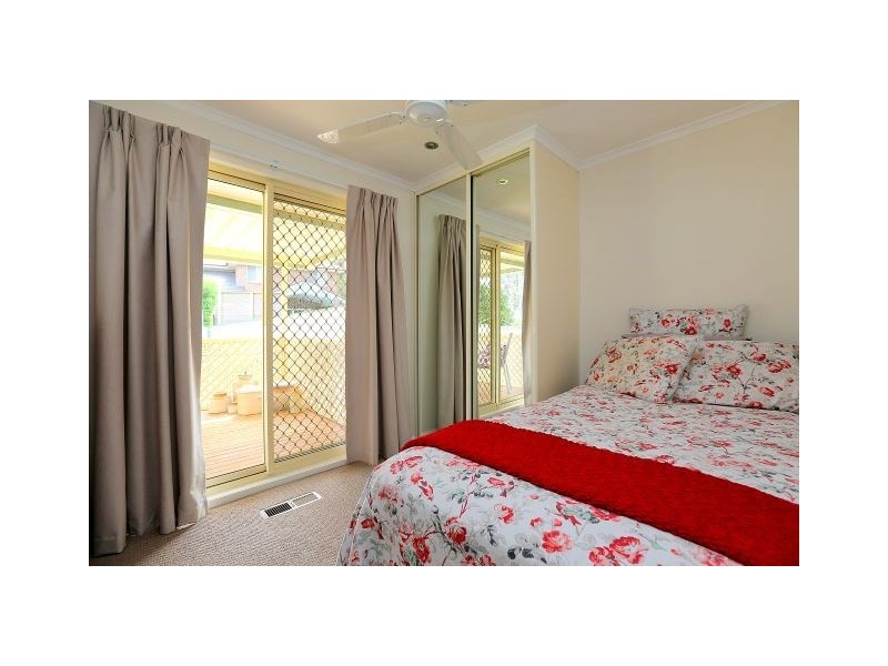 54 Wendy Avenue, Georges Hall NSW 2198