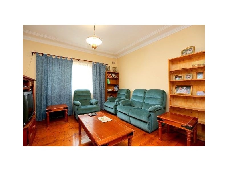 9 Meakin Crescent, Chester Hill NSW 2162