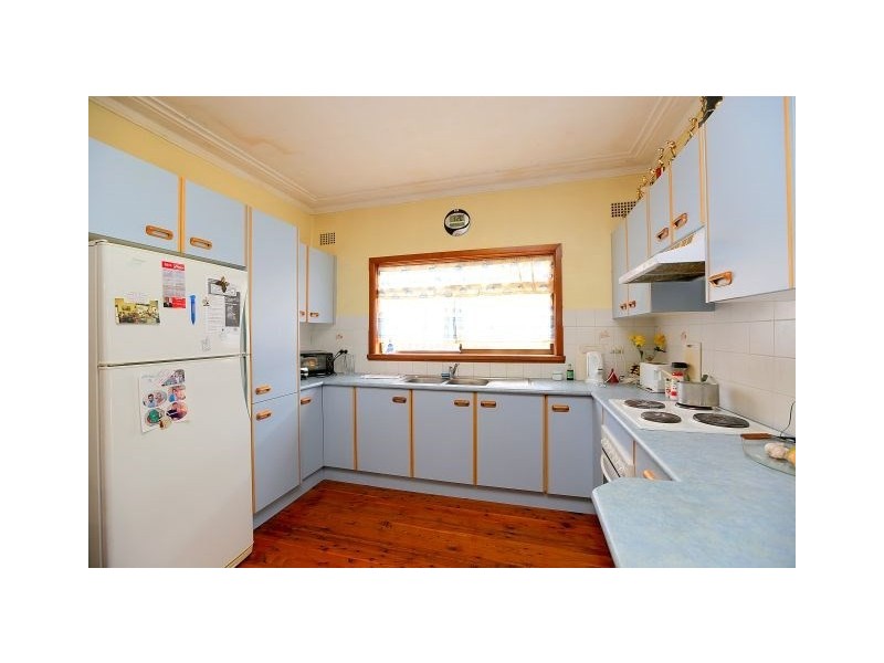 9 Meakin Crescent, Chester Hill NSW 2162