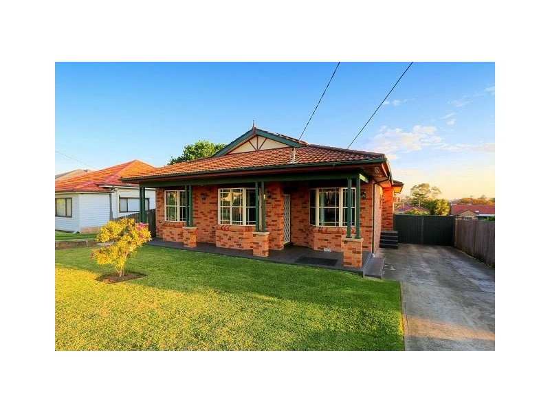186 Wangee Road, Greenacre NSW 2190