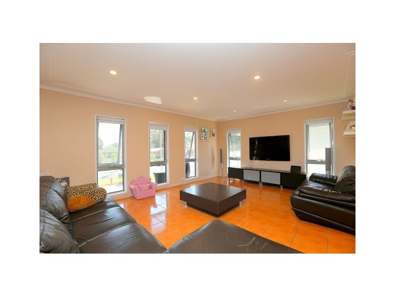 9 Erica Crescent, Georges Hall NSW 2198