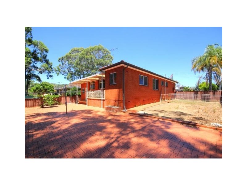 40 Amaroo Avenue, Georges Hall NSW 2198