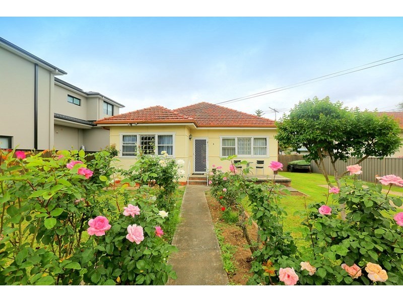 9 Endeavour Road, Georges Hall NSW 2198