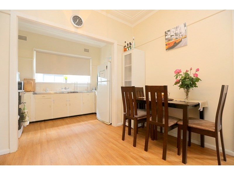 9 Endeavour Road, Georges Hall NSW 2198