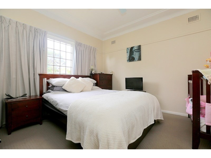 9 Endeavour Road, Georges Hall NSW 2198