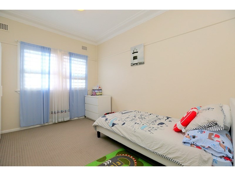 9 Endeavour Road, Georges Hall NSW 2198