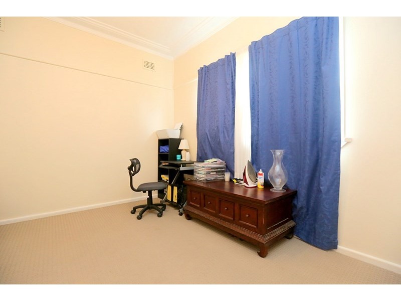 9 Endeavour Road, Georges Hall NSW 2198