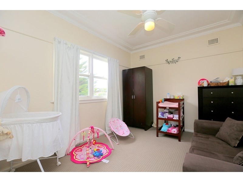 9 Endeavour Road, Georges Hall NSW 2198