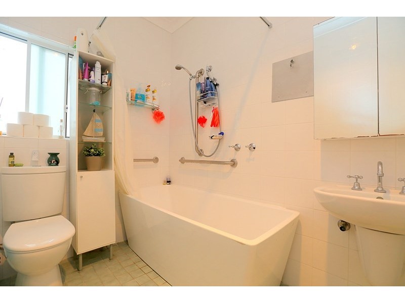 9 Endeavour Road, Georges Hall NSW 2198