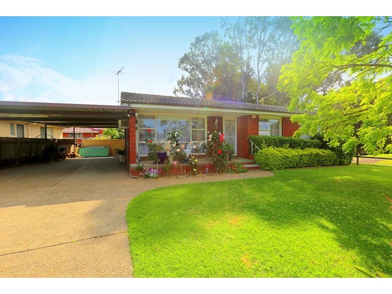 17 Amaroo Avenue, Georges Hall NSW 2198