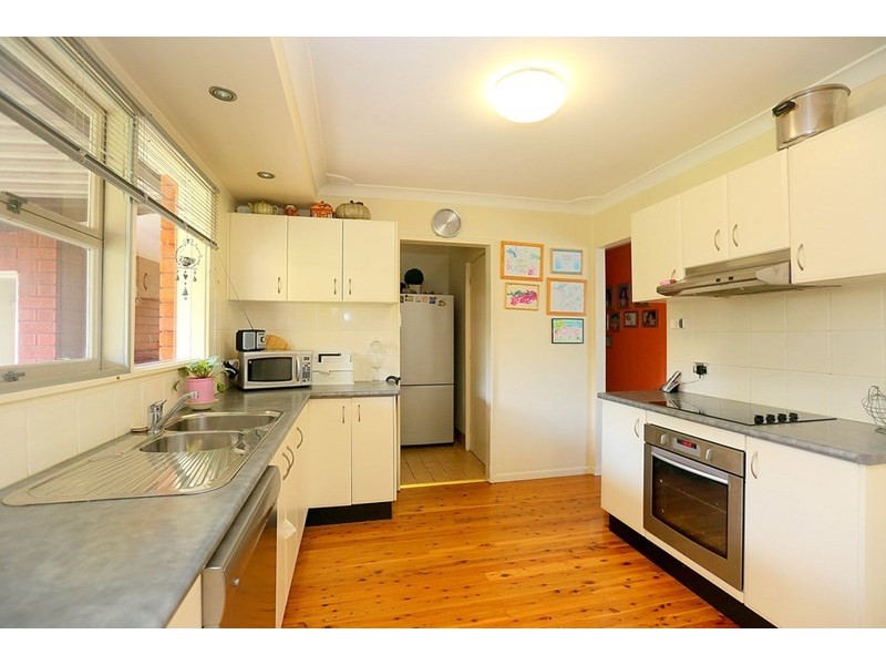 17 Amaroo Avenue, Georges Hall NSW 2198