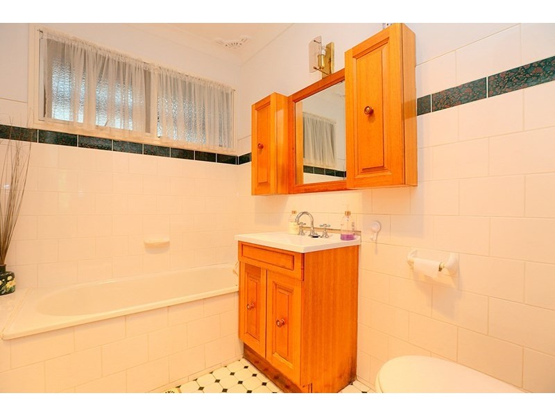 17 Amaroo Avenue, Georges Hall NSW 2198