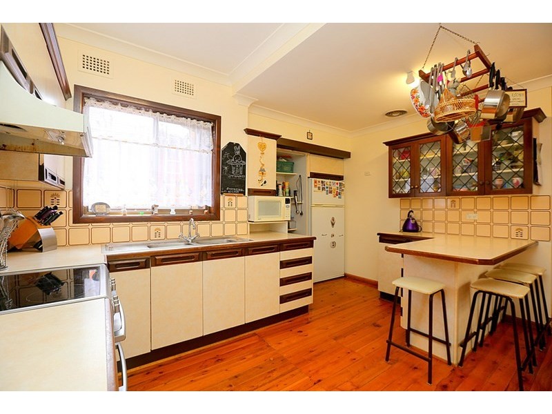 6 Vista Crescent, Chester Hill NSW 2162