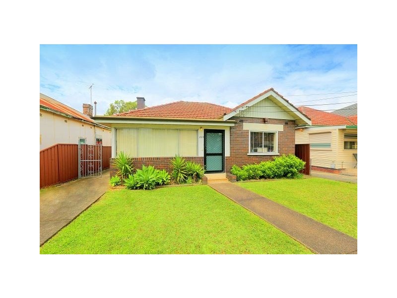 213 Noble Avenue, Greenacre NSW 2190