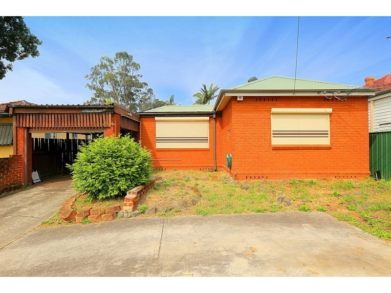 215 Henry Lawson Drive, Georges Hall NSW 2198