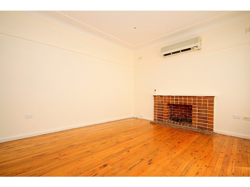 10 Frank Street, Mount Lewis NSW 2190