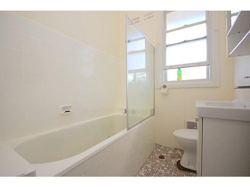 10 Frank Street, Mount Lewis NSW 2190