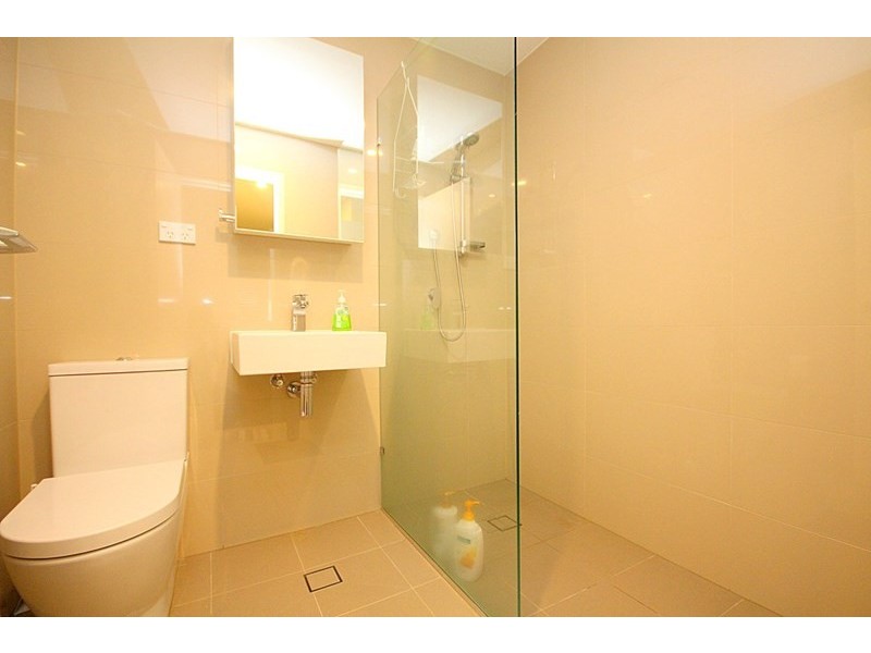C303/2 Rowe Drive, Potts Hill NSW 2143