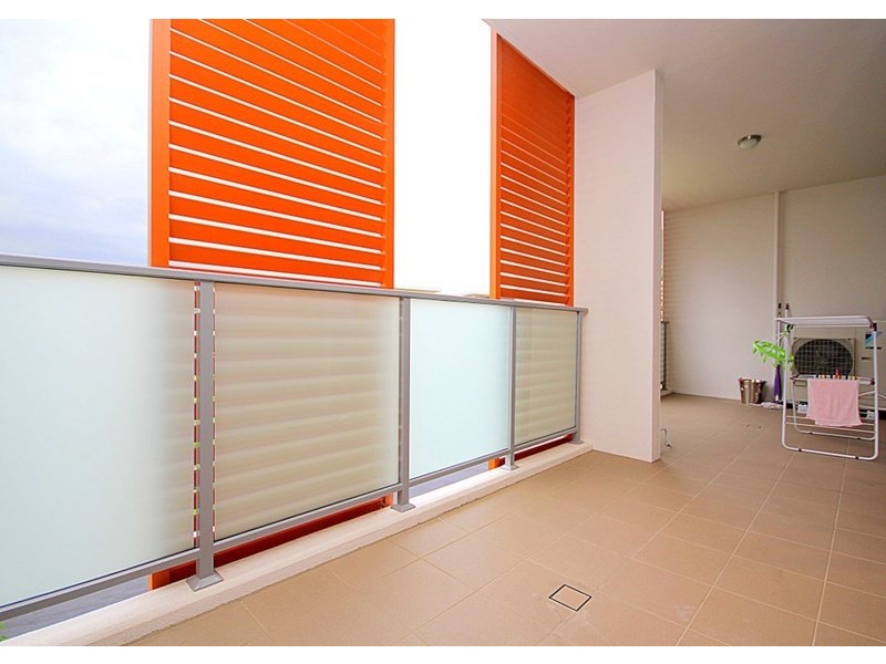 C303/2 Rowe Drive, Potts Hill NSW 2143