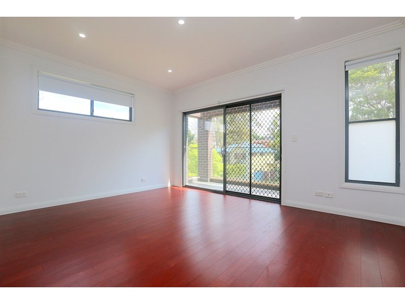 25 Donington Avenue, Georges Hall NSW 2198