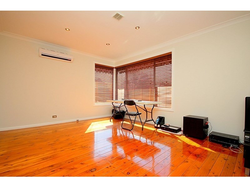 60 Jacaranda Drive, Georges Hall NSW 2198