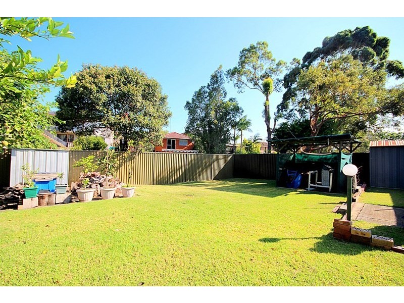 60 Jacaranda Drive, Georges Hall NSW 2198
