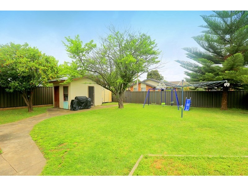 9 Endeavour Road, Georges Hall NSW 2198