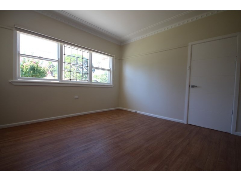 9 Endeavour Road, Georges Hall NSW 2198