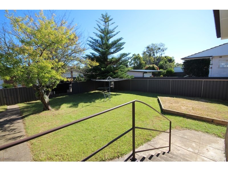 9 Endeavour Road, Georges Hall NSW 2198