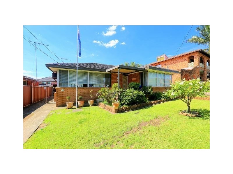 142 Flinders Road, Georges Hall NSW 2198