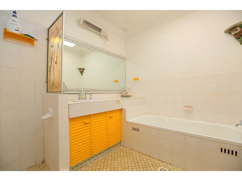 142 Flinders Road, Georges Hall NSW 2198