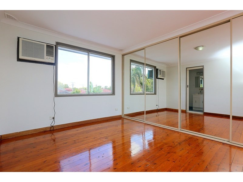 4 Owen Road, Georges Hall NSW 2198