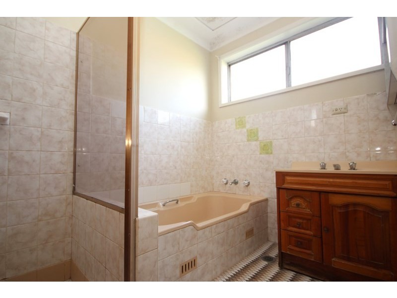 43 Caroline Crescent, Georges Hall NSW 2198