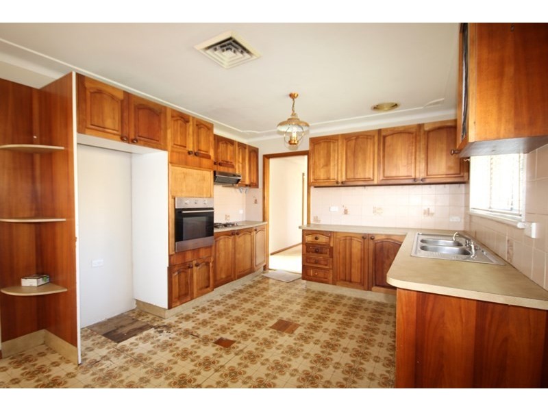 43 Caroline Crescent, Georges Hall NSW 2198