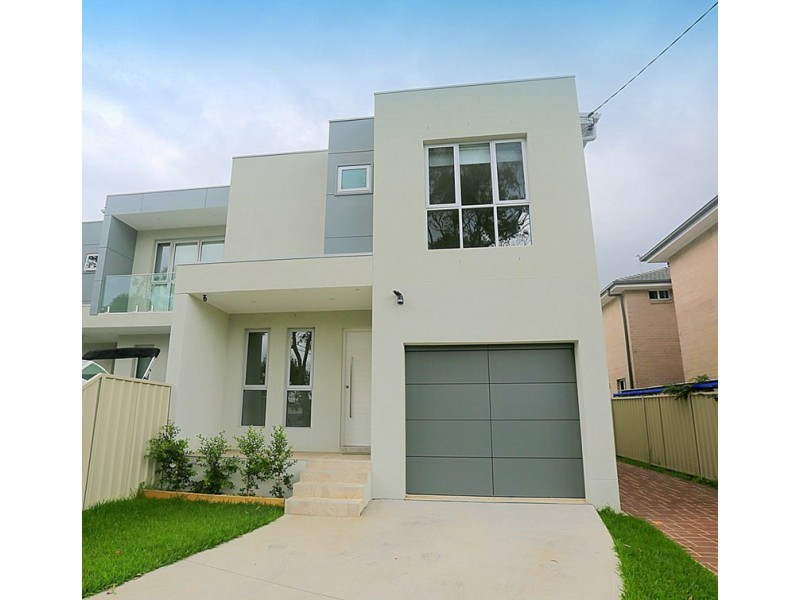 911B Henry Lawson Drive, Picnic Point NSW 2213