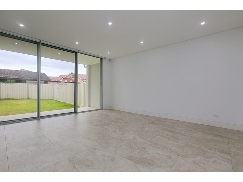 911B Henry Lawson Drive, Picnic Point NSW 2213