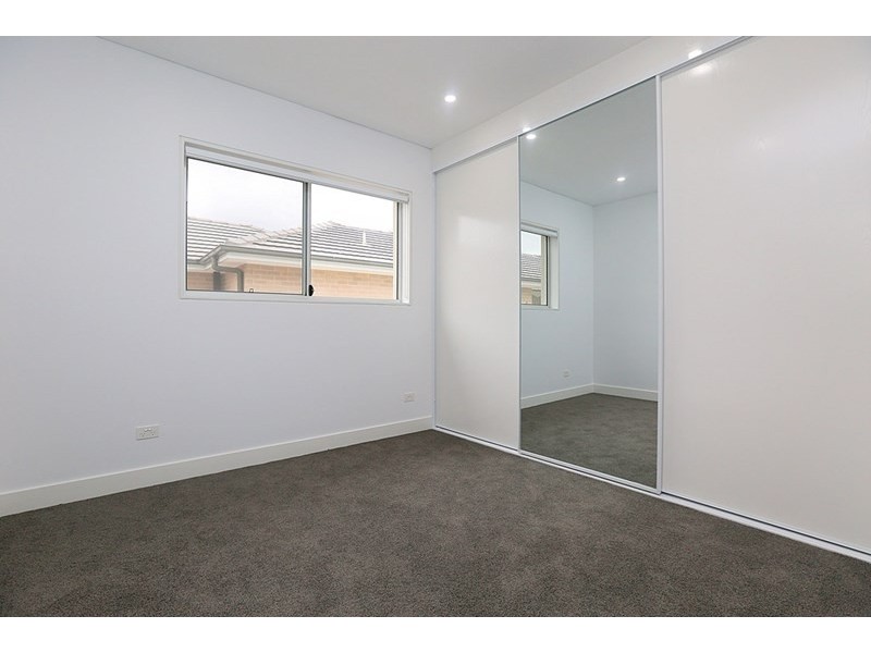 911B Henry Lawson Drive, Picnic Point NSW 2213