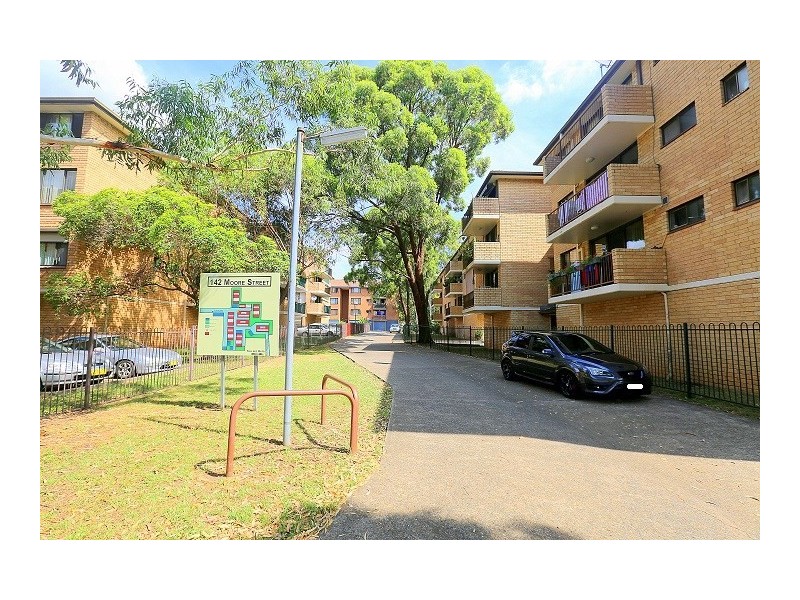 90/142 Moore Street, Liverpool NSW 2170